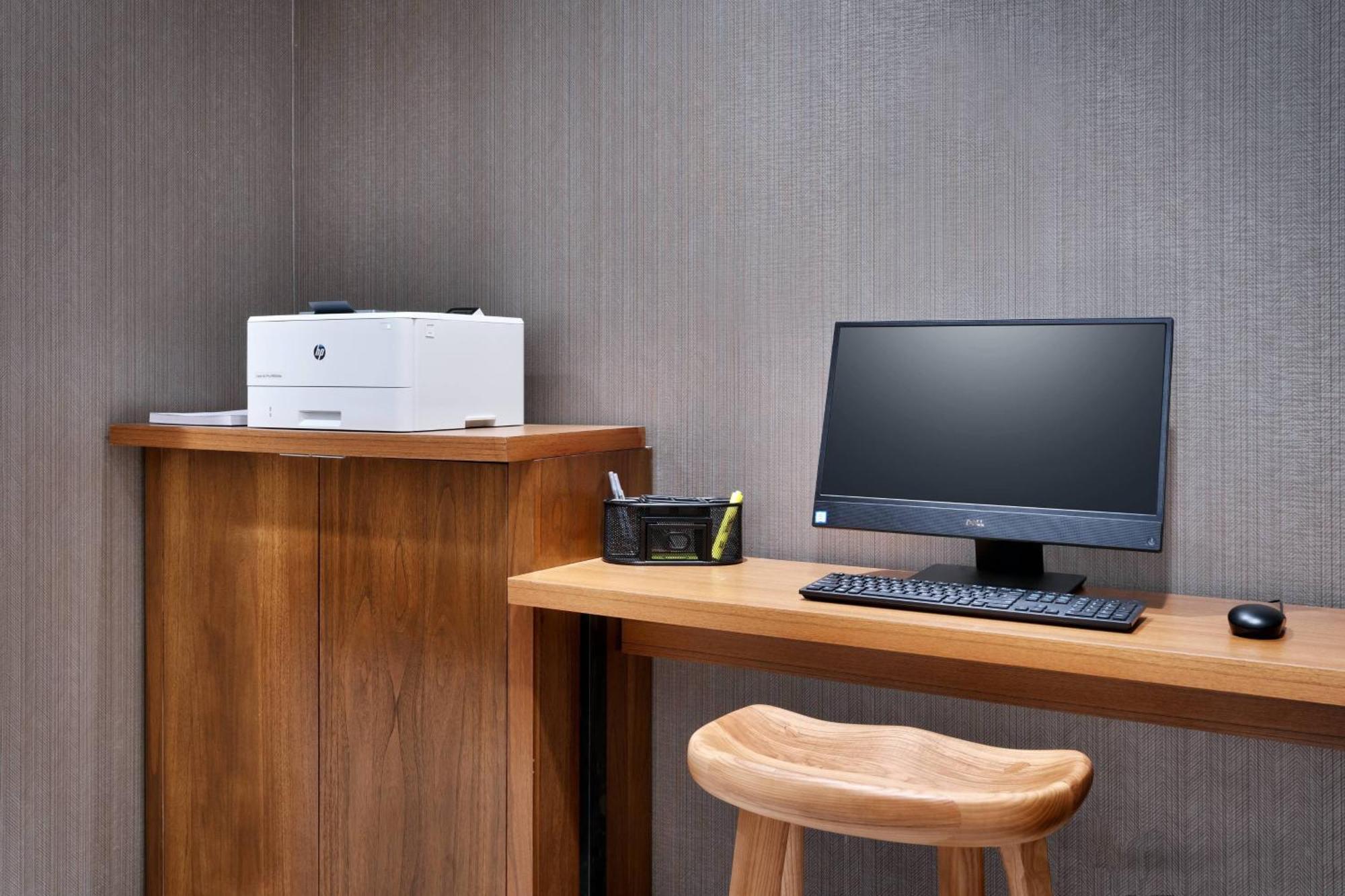 Hotel Springhill By Marriott Airport
