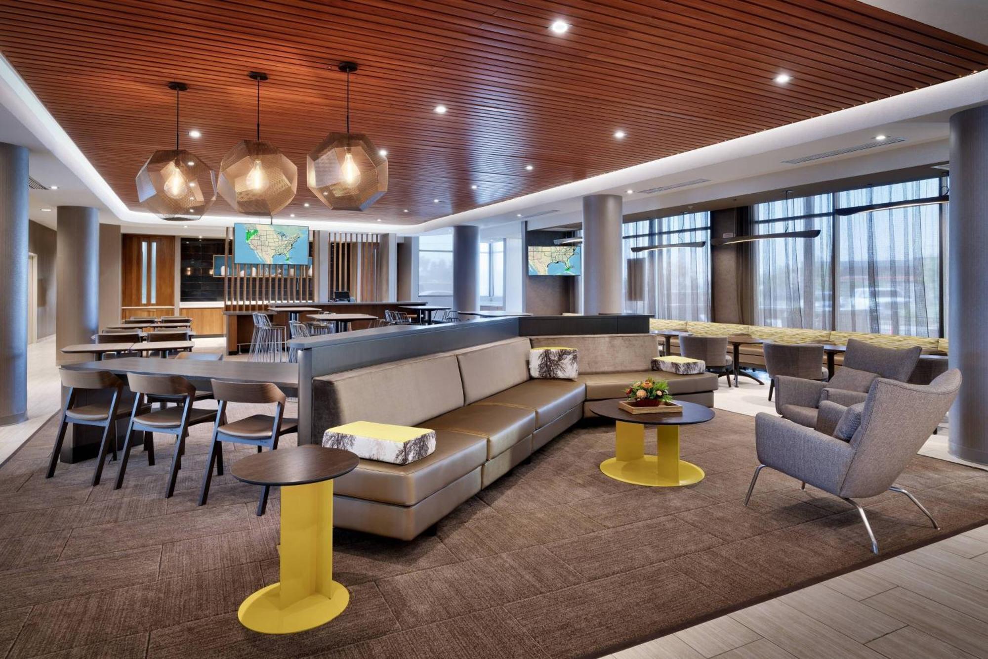 Hotel Springhill By Marriott Airport 3*